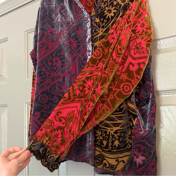 Johnny Was Frida Button Down Shirt in Muted Earth Tones Velvet - Picture 7 of 8